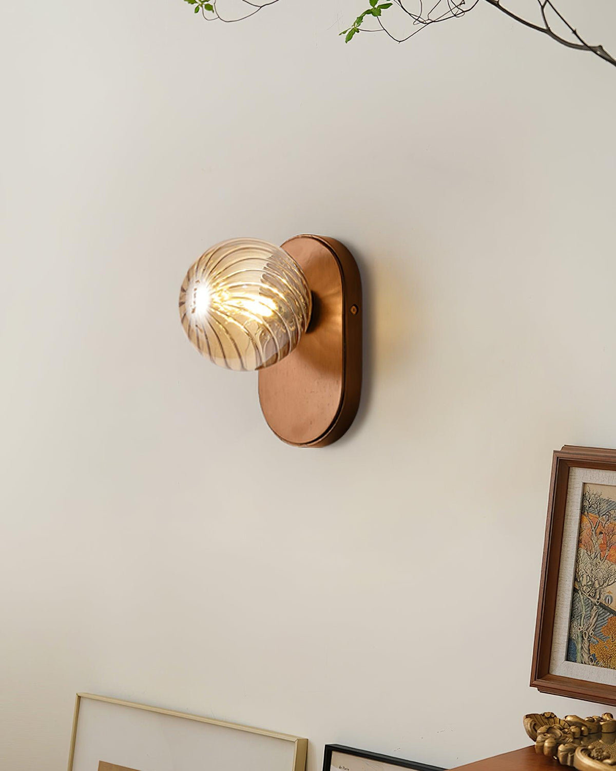 Aplique de pared cuerpo de madera vidrio esmerilado ámbar esfera color nogal moderno acento