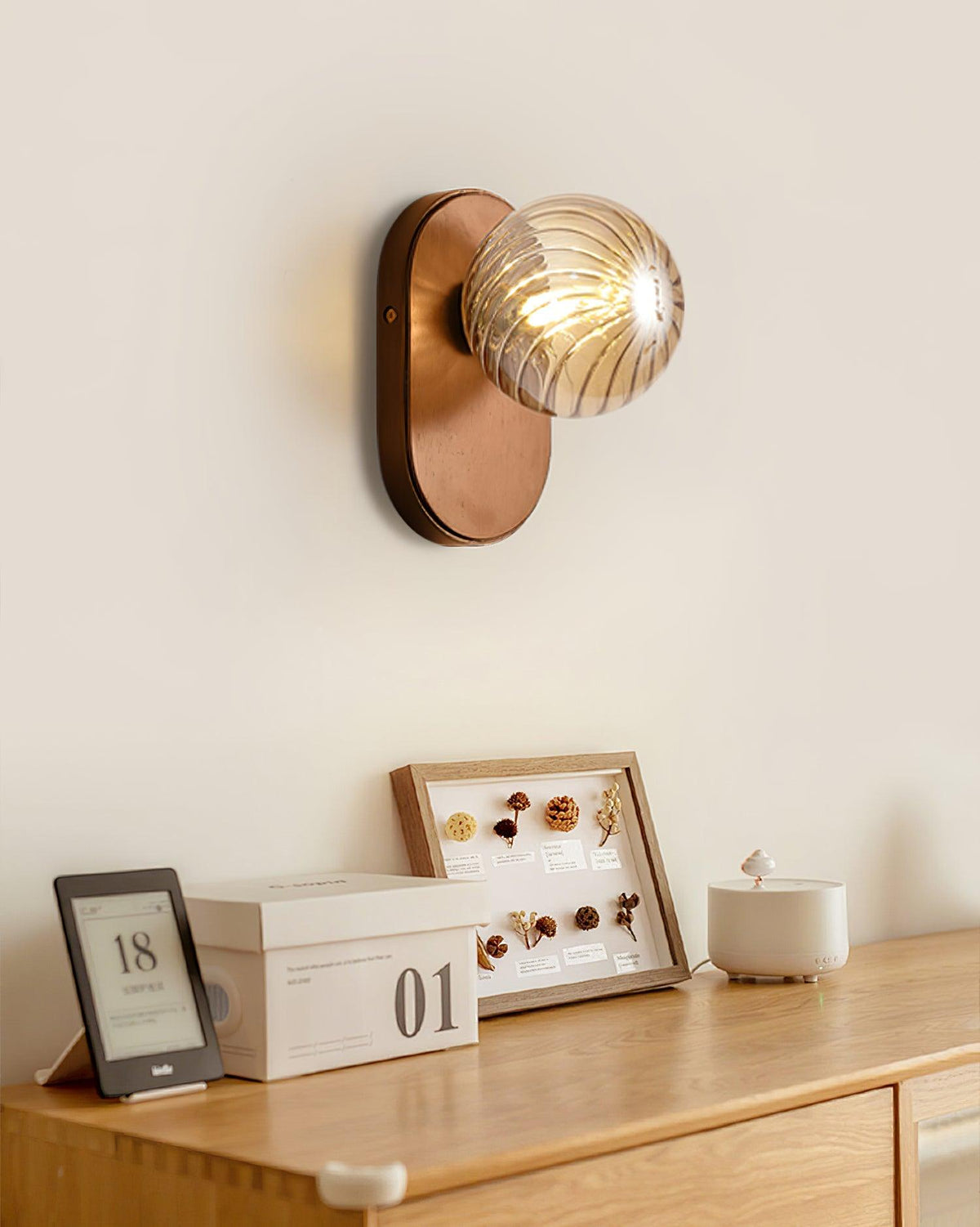 Aplique de pared cuerpo de madera vidrio esmerilado ámbar esfera color nogal moderno acento
