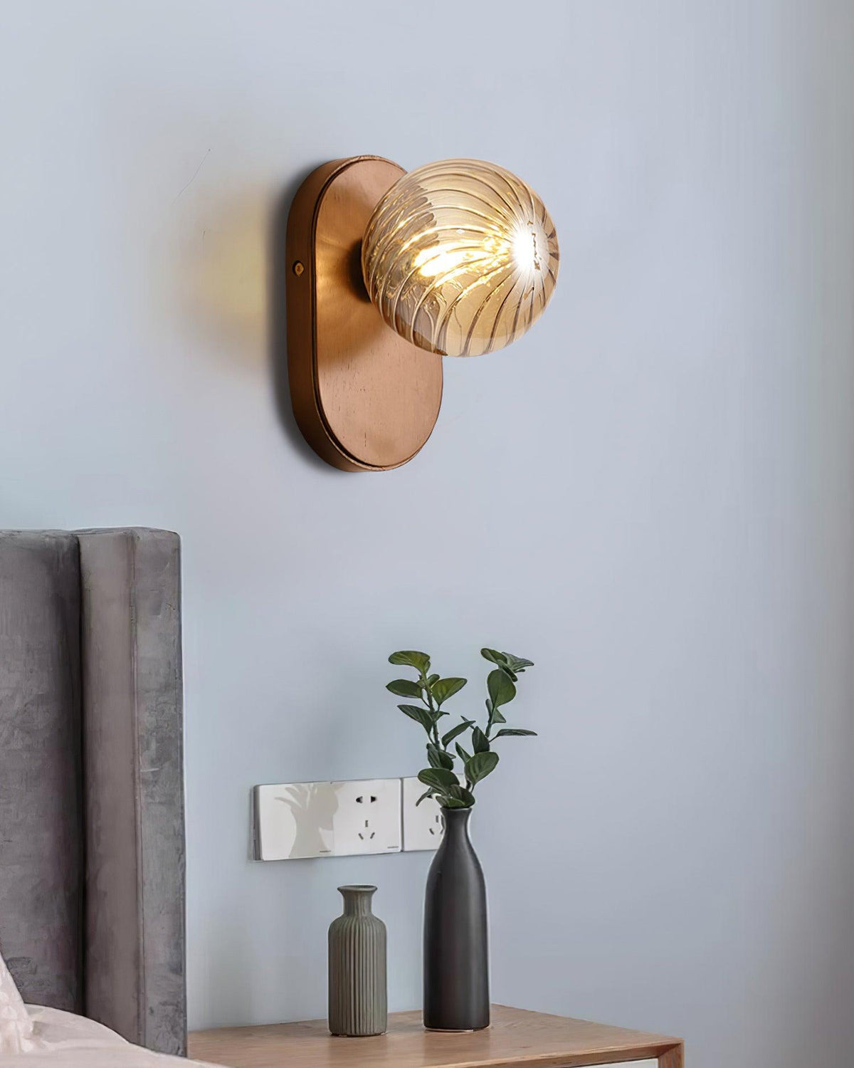 Aplique de pared cuerpo de madera vidrio esmerilado ámbar esfera color nogal moderno acento