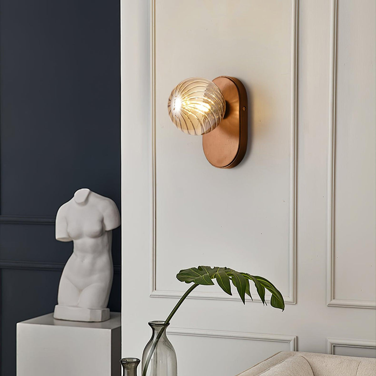 Aplique de pared cuerpo de madera vidrio esmerilado ámbar esfera color nogal moderno acento
