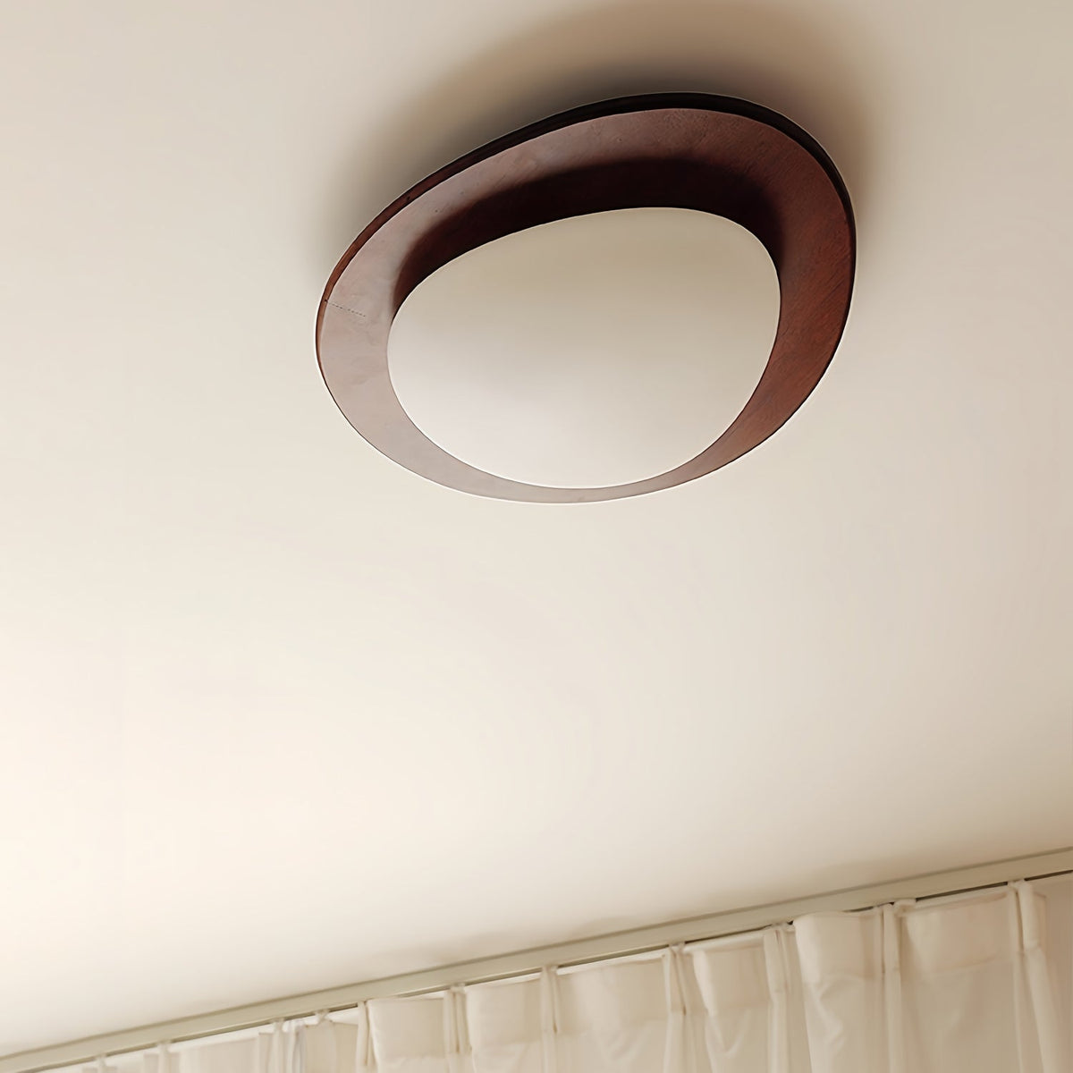 Evory lámpara de techo de madera de nogal Pebble