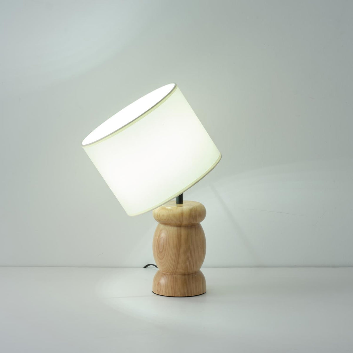 Beadon lámpara de mesa de madera