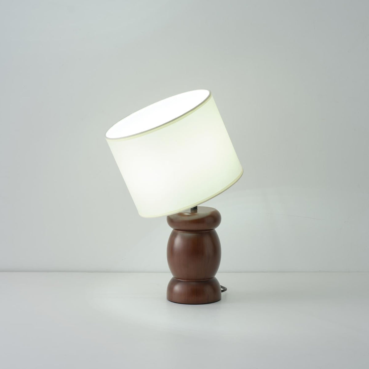 Beadon lámpara de mesa de madera