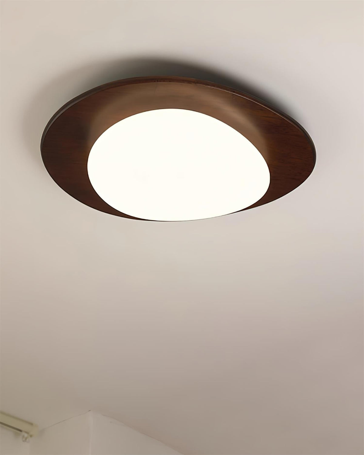 Evory lámpara de techo de madera de nogal Pebble