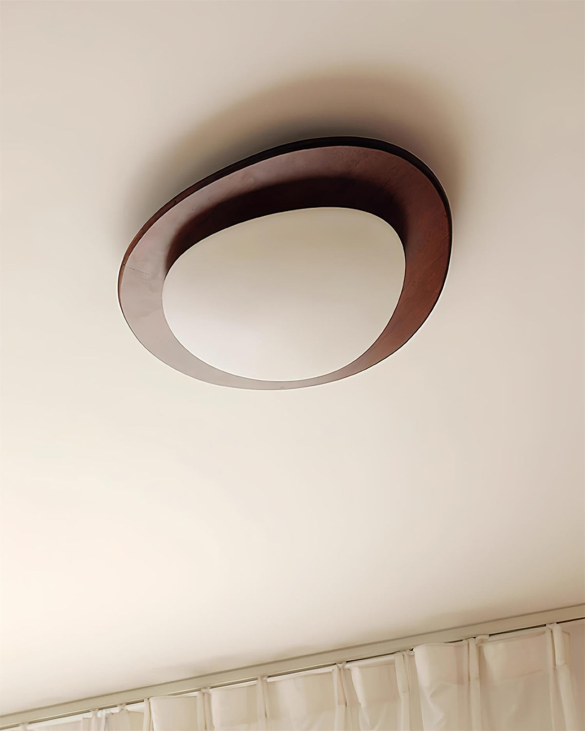 Evory lámpara de techo de madera de nogal Pebble
