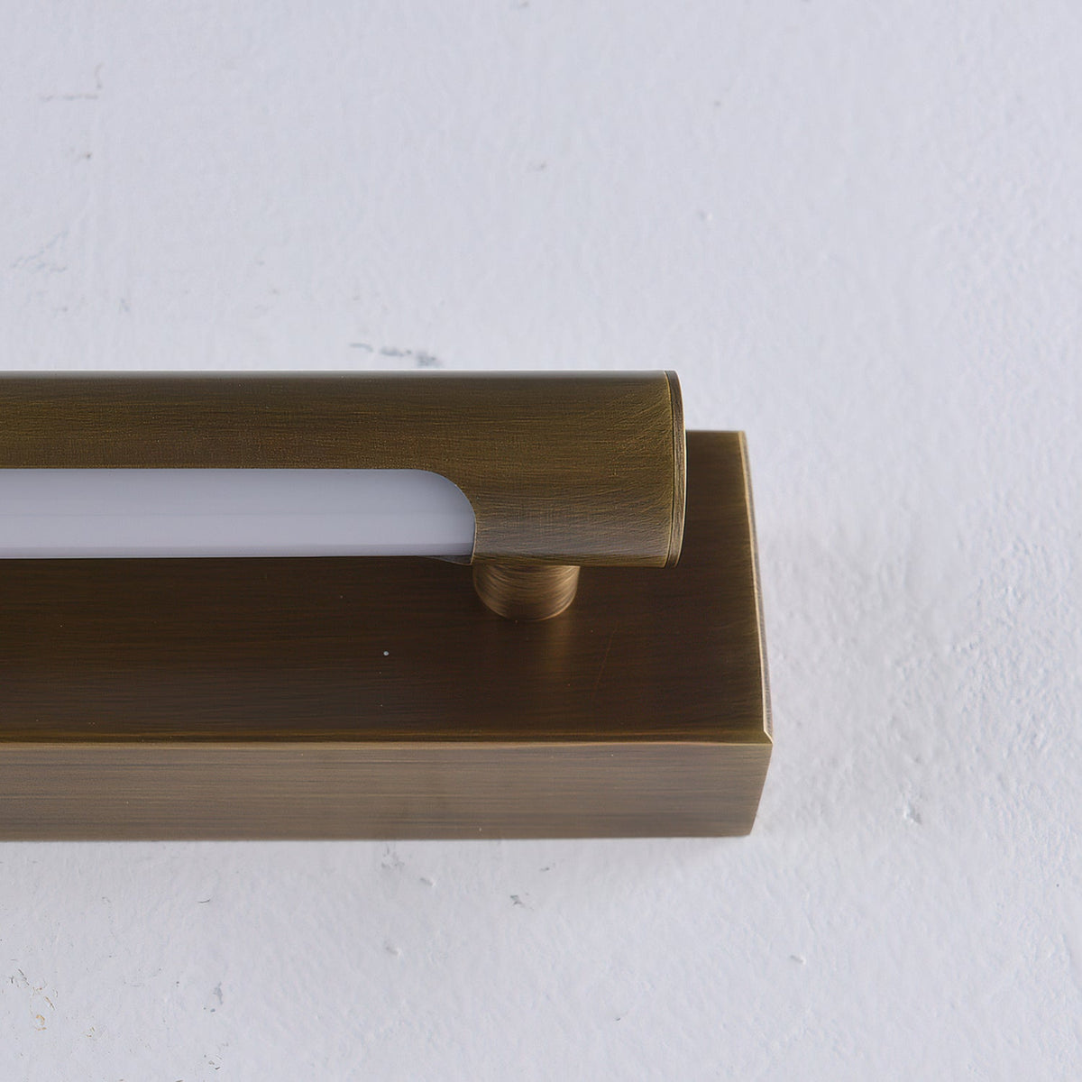Reed aplique de pared lineal en latón
