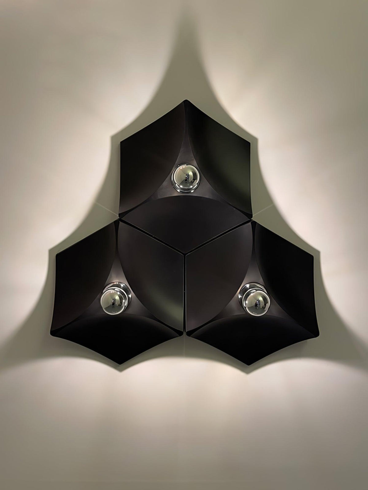 Linuira aplique de pared de tela geométrico