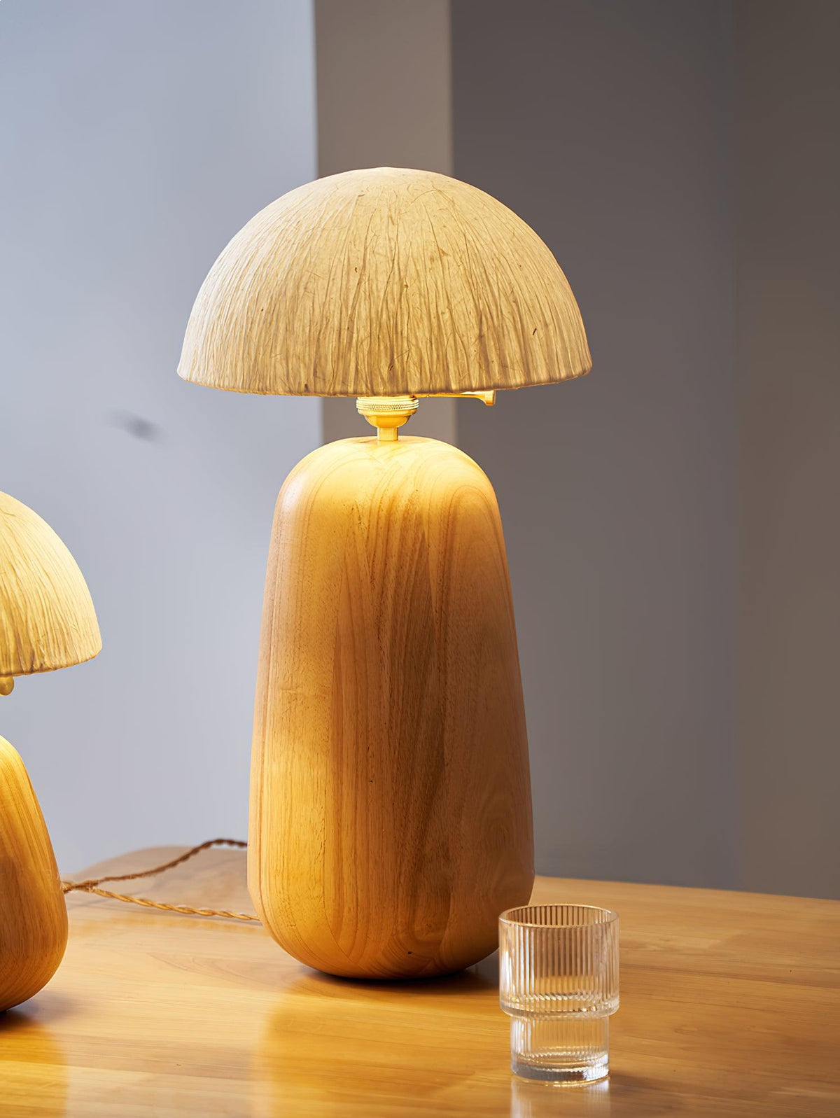 Elugan lámpara de mesa de madera orgánica