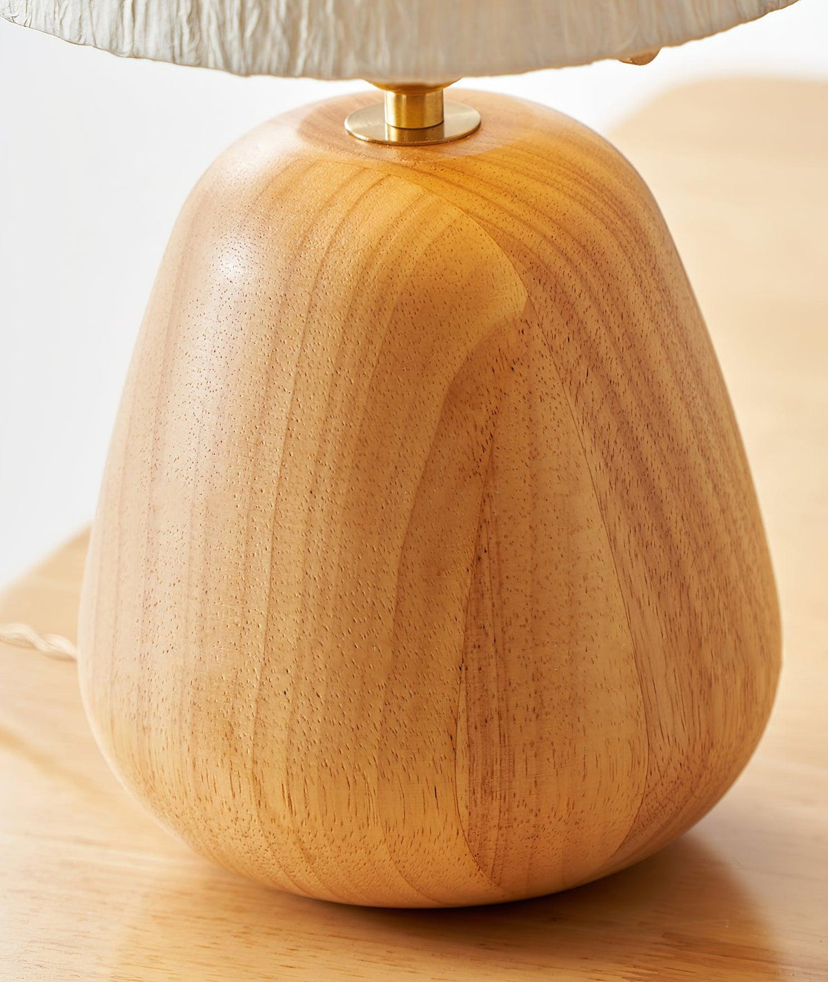 Elugan lámpara de mesa de madera orgánica