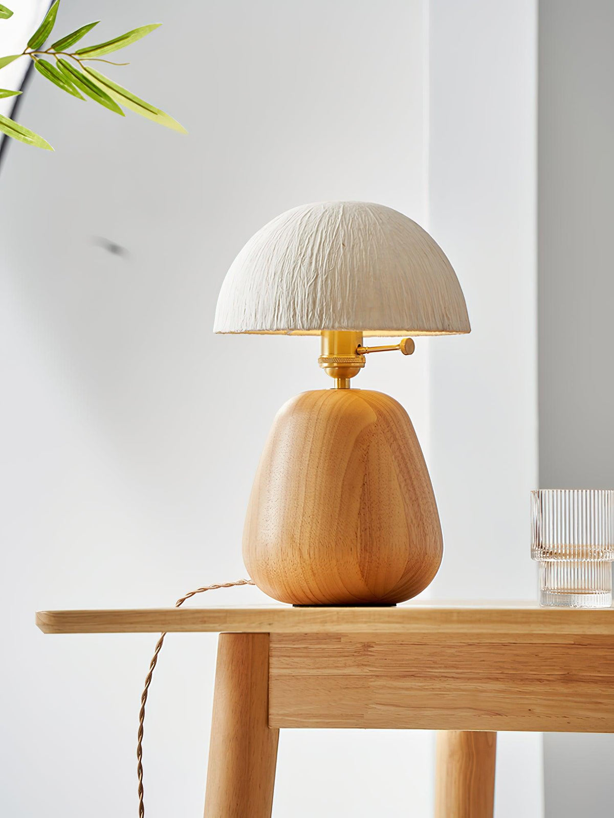 Elugan lámpara de mesa de madera orgánica