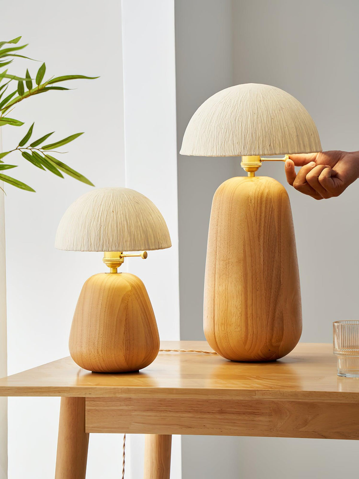 Elugan lámpara de mesa de madera orgánica