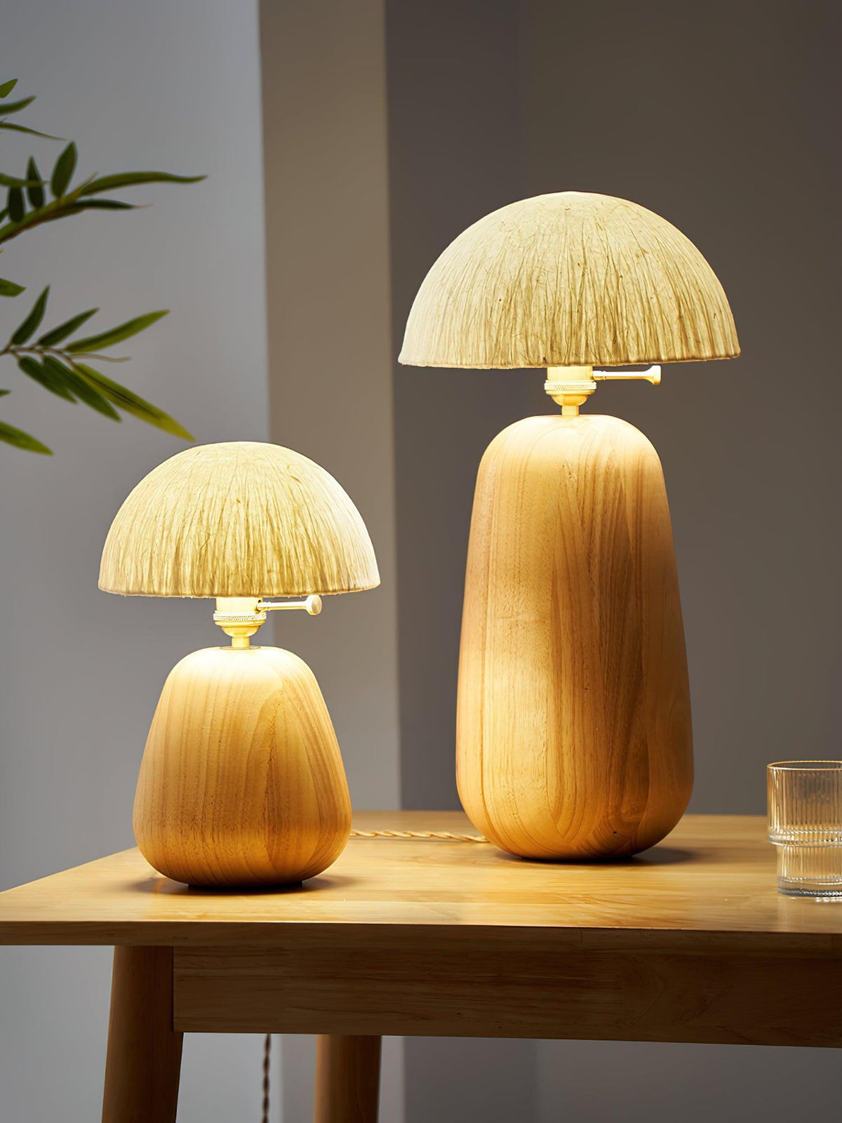 Elugan lámpara de mesa de madera orgánica