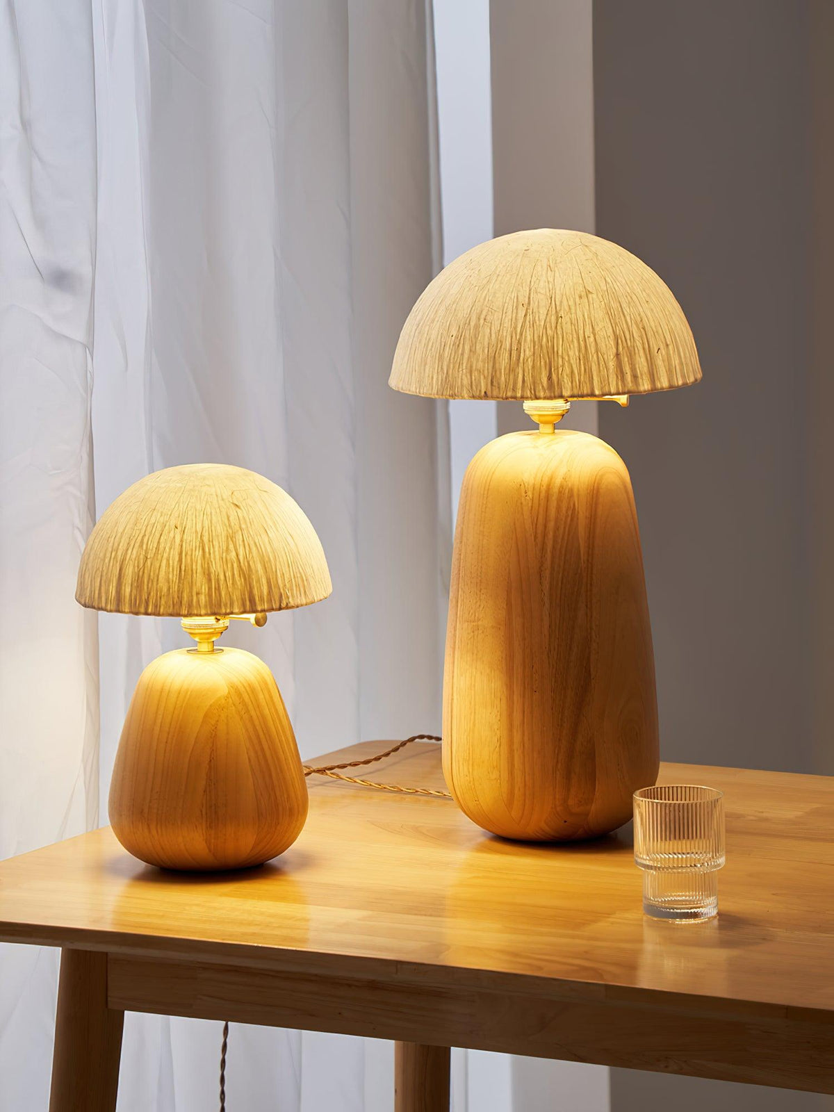 Elugan lámpara de mesa de madera orgánica