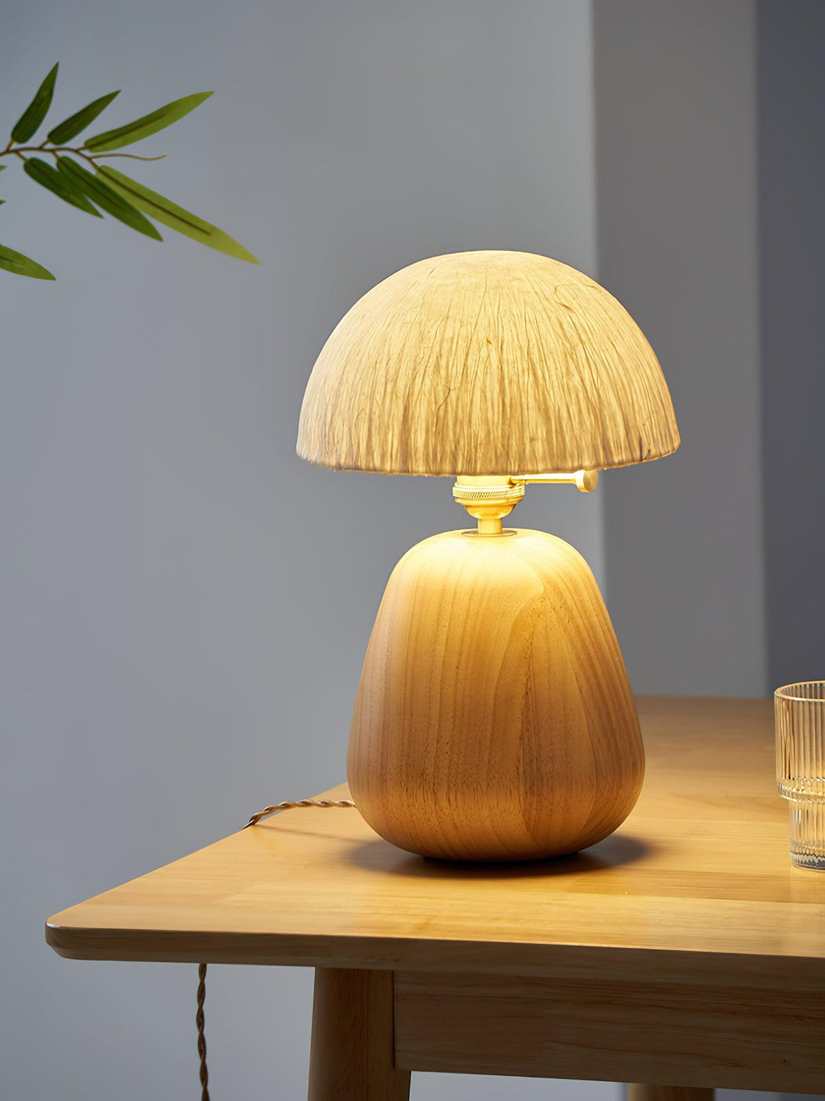 Elugan lámpara de mesa de madera orgánica