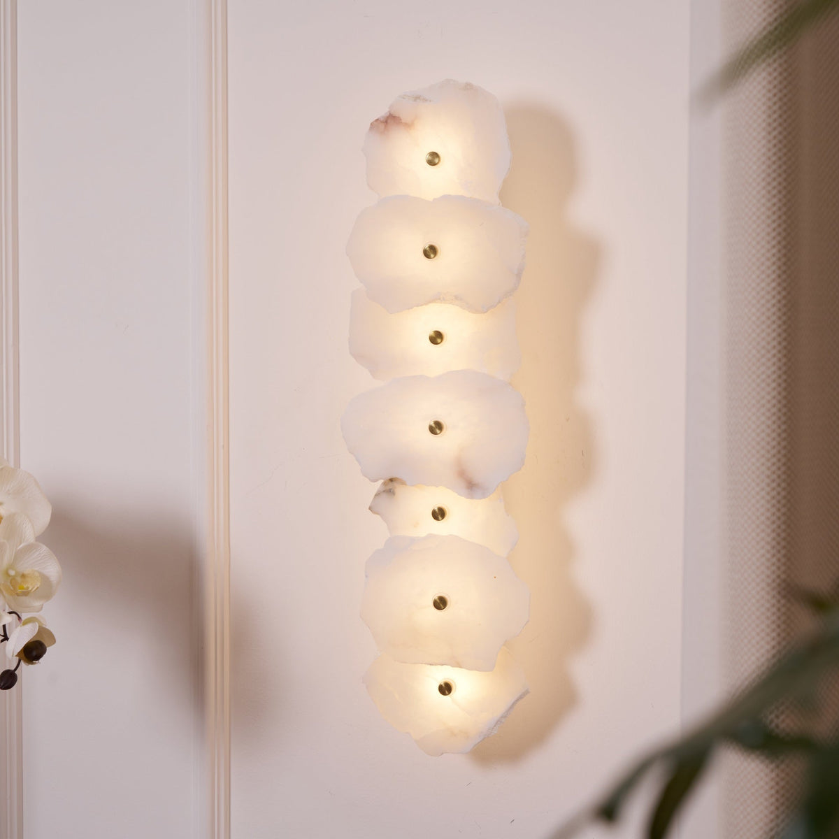 Alaeila aplique de pared Floral Cluster alabastro