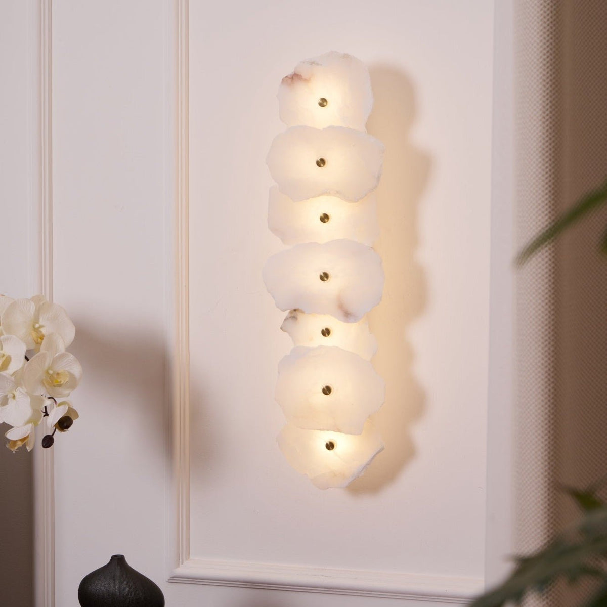 Alaeila aplique de pared Floral Cluster alabastro