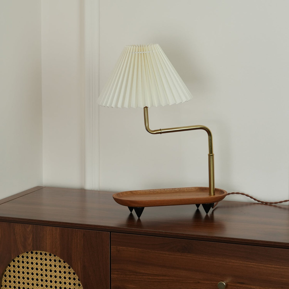 Rinenina lámpara de mesa de madera y tejido vintage