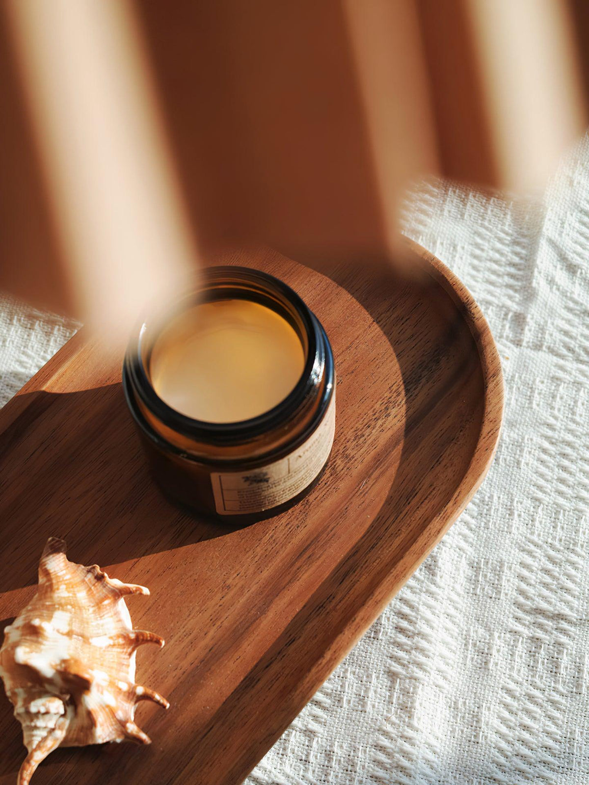 Rinenina lámpara de mesa de madera y tejido vintage