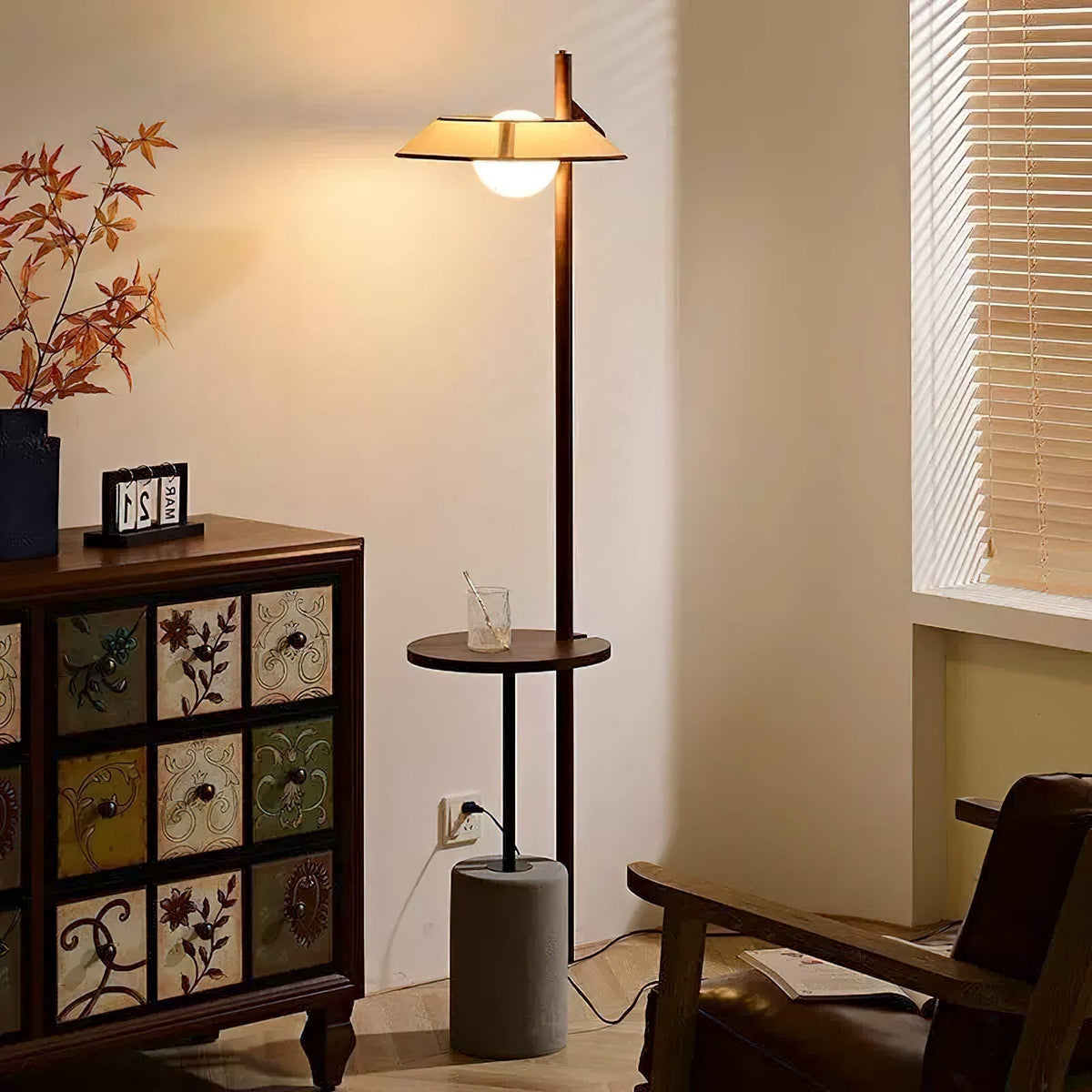Mirz lámpara de pie minimalista de madera de nogal