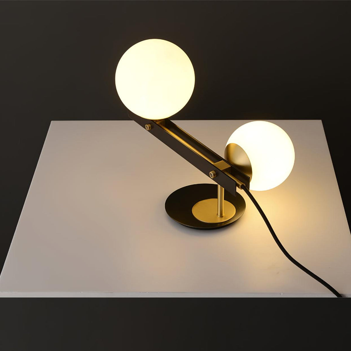 Veloella lámpara de mesa contemporánea de vidrio