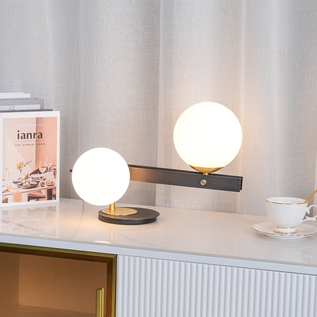 Veloella lámpara de mesa contemporánea de vidrio