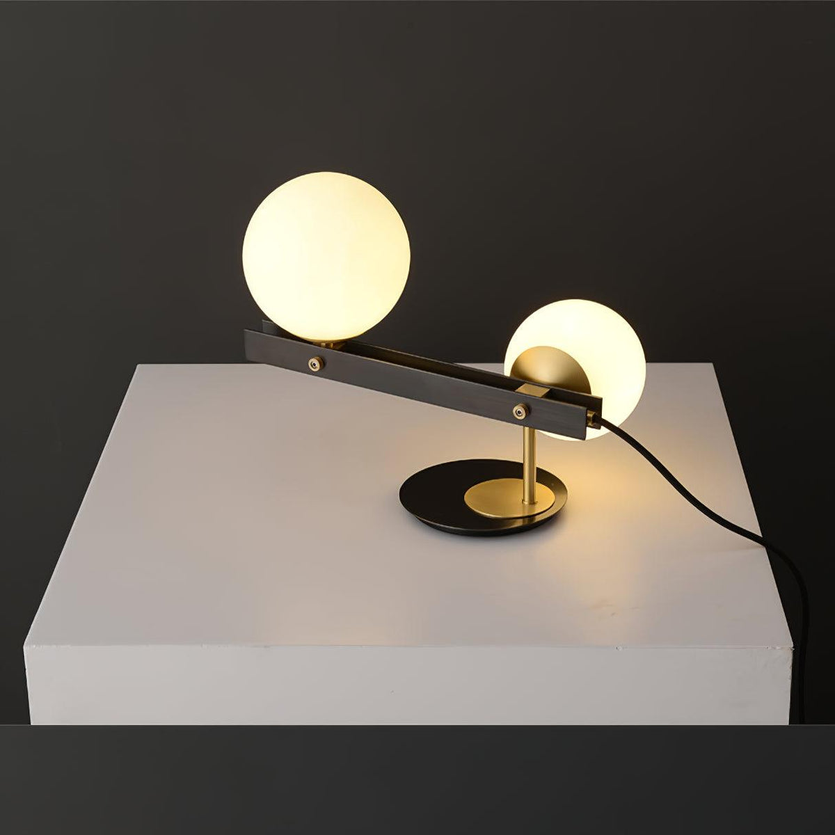 Veloella lámpara de mesa contemporánea de vidrio