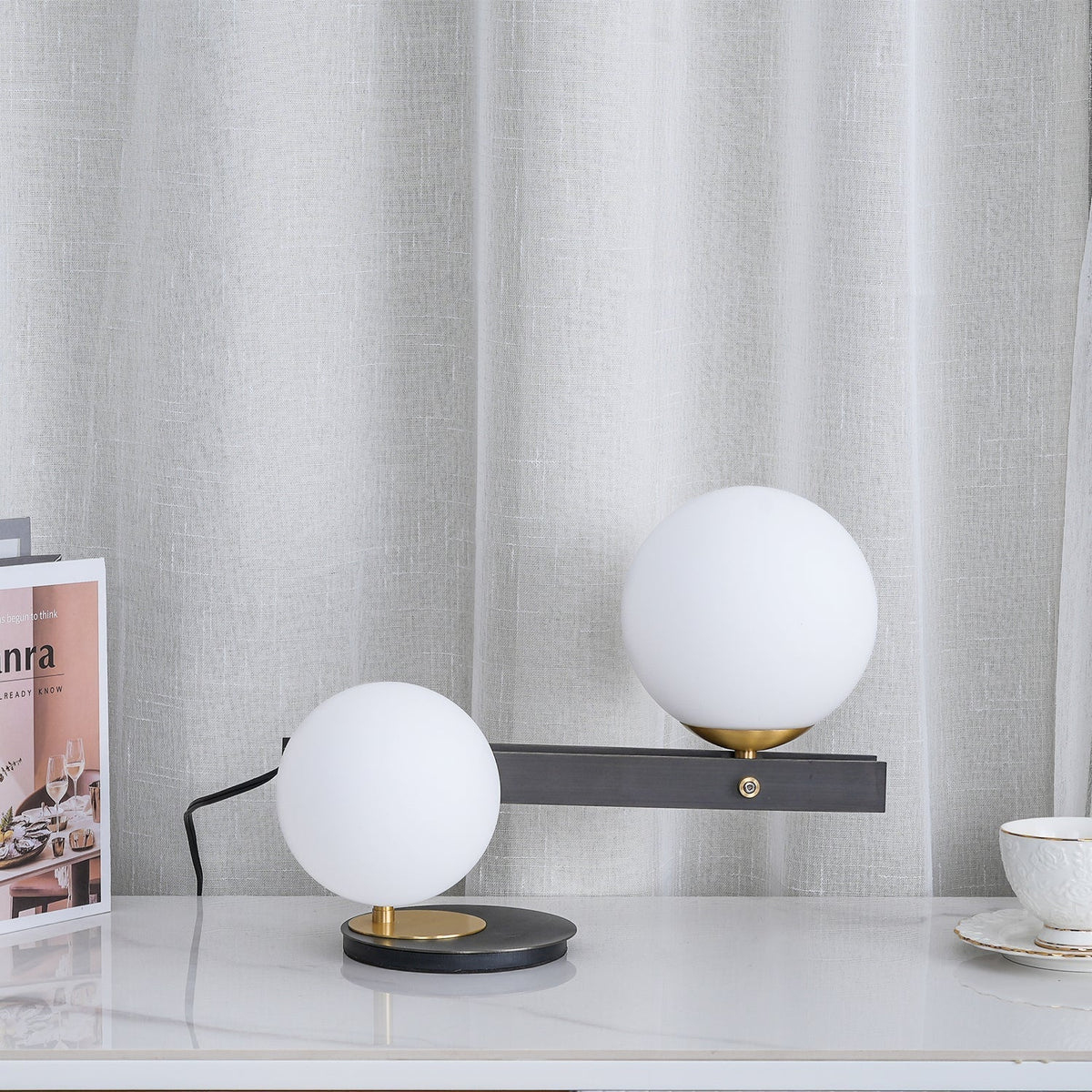 Veloella lámpara de mesa contemporánea de vidrio
