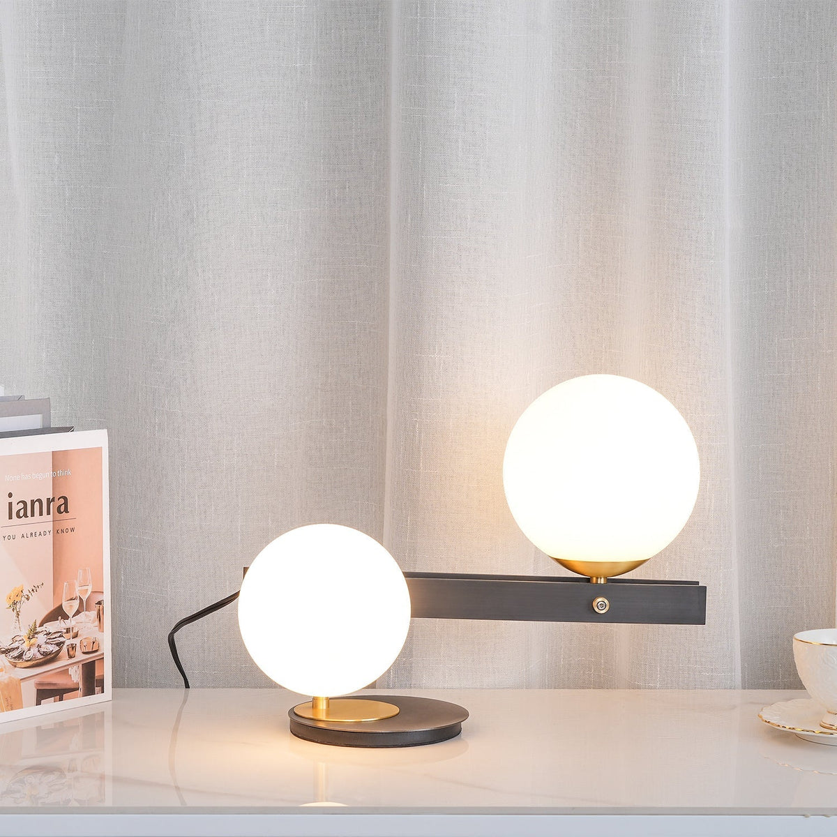 Veloella lámpara de mesa contemporánea de vidrio