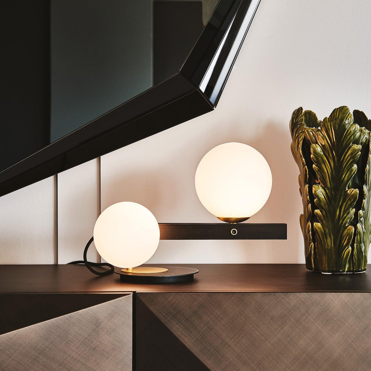 Veloella lámpara de mesa contemporánea de vidrio