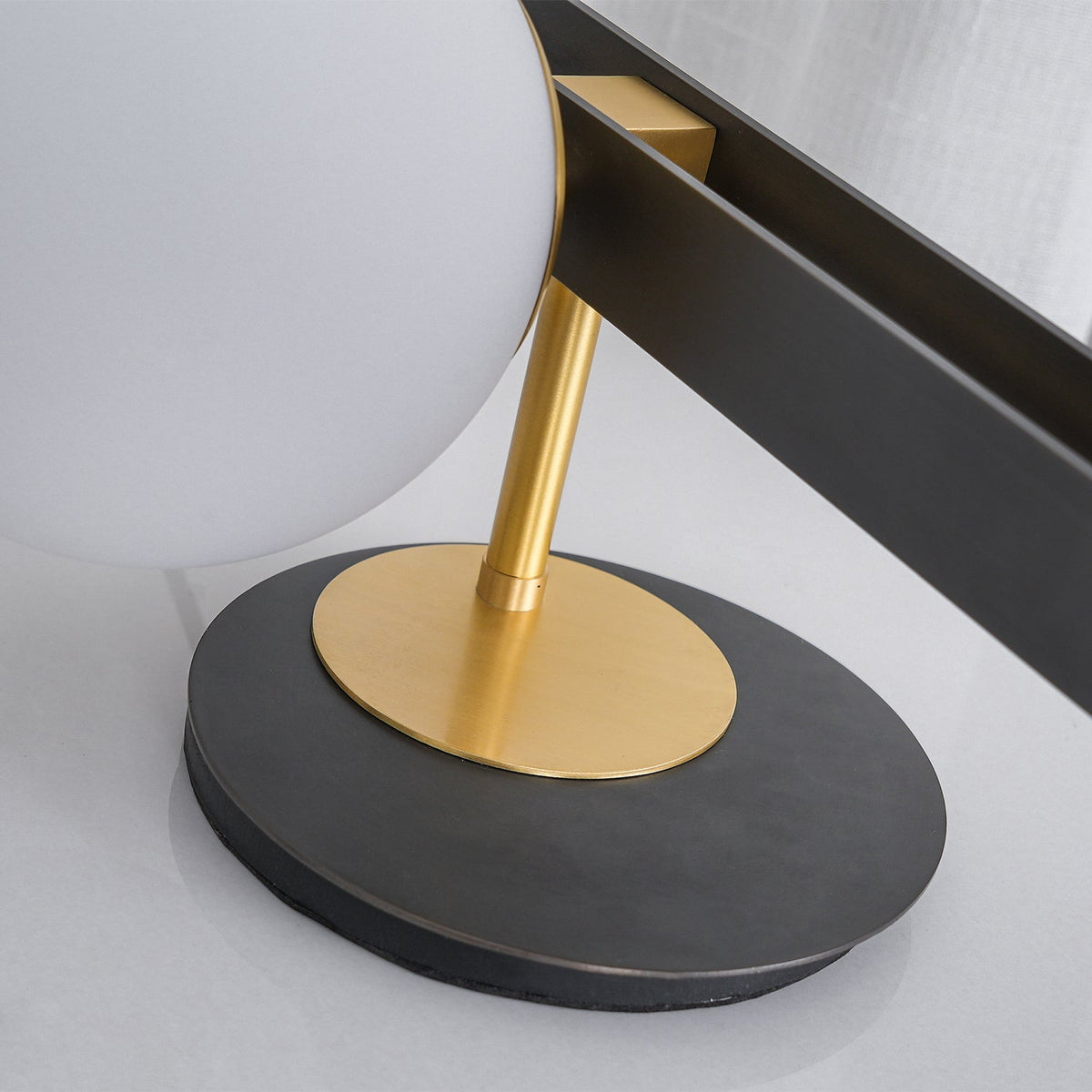 Veloella lámpara de mesa contemporánea de vidrio