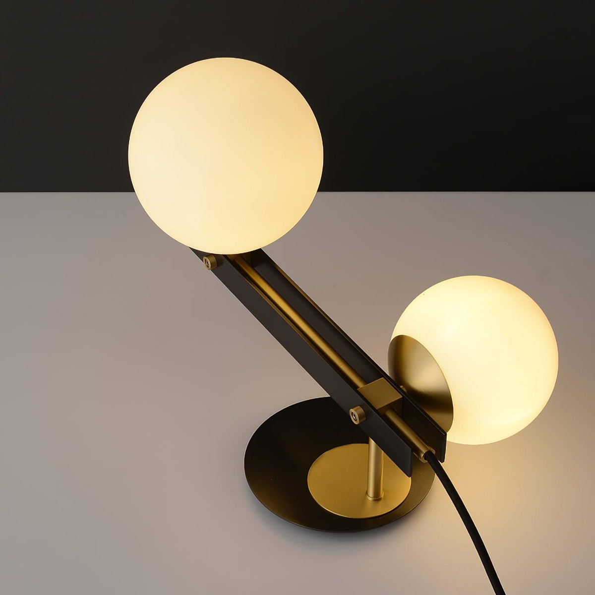 Veloella lámpara de mesa contemporánea de vidrio