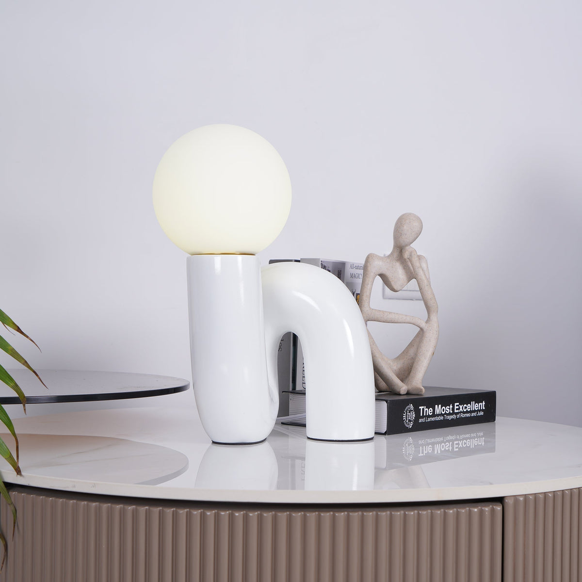 Soreeon lámpara de mesa de estilo lúdico N Shape todo en blanco