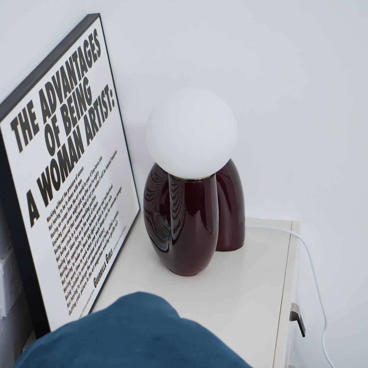 Soreeon lámpara de mesa de estilo lúdico N Shape todo en blanco