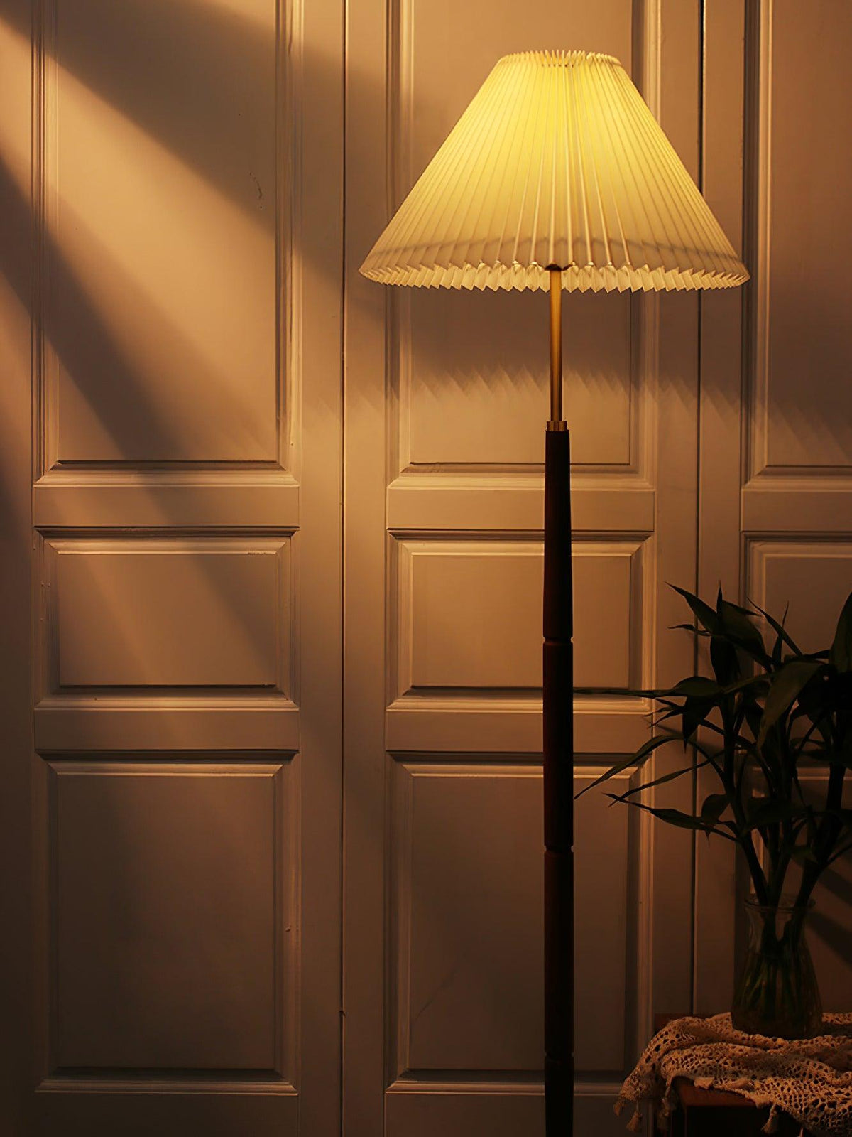 Syleina lámpara de pie minimalista de madera