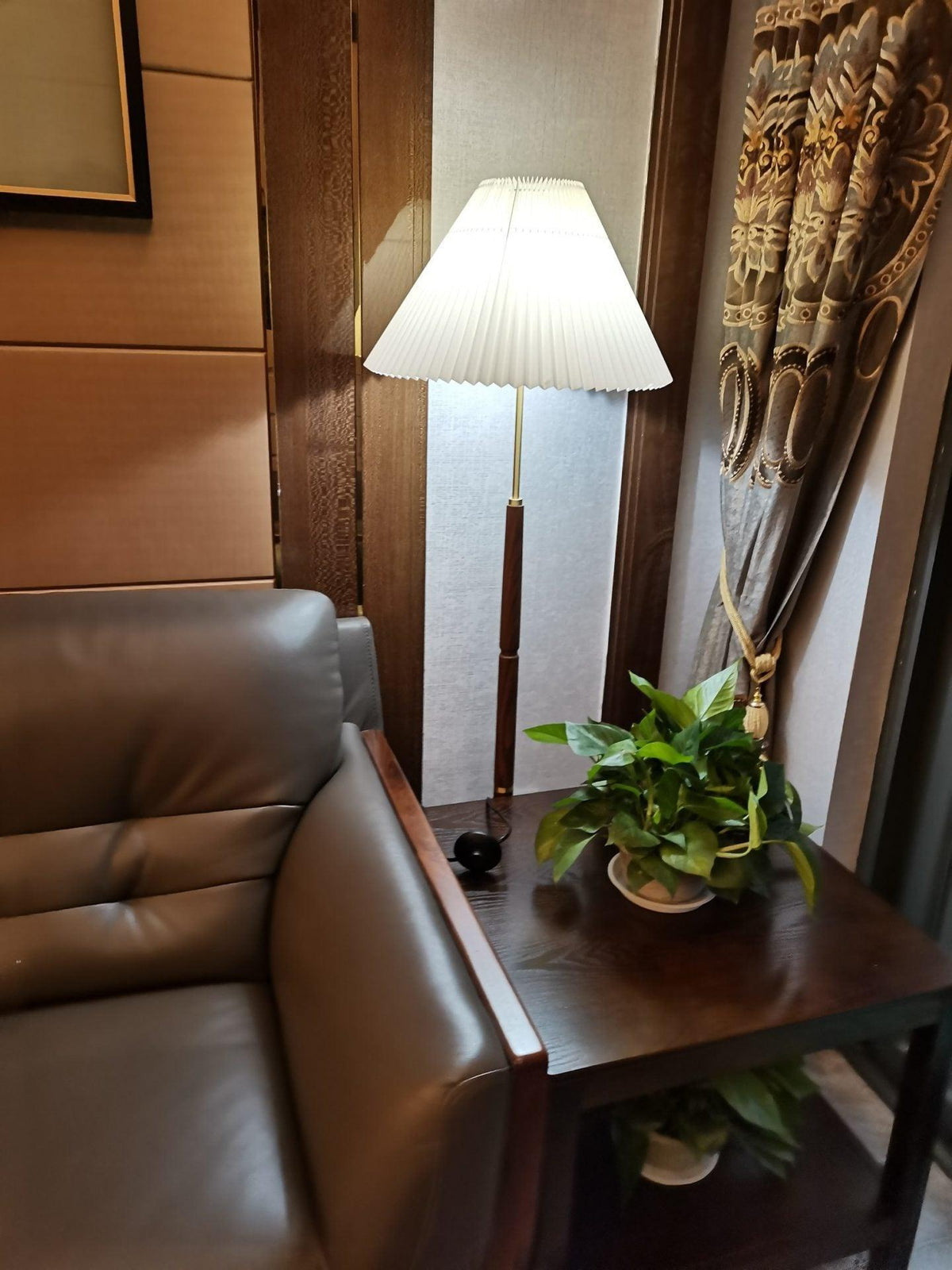 Syleina lámpara de pie minimalista de madera