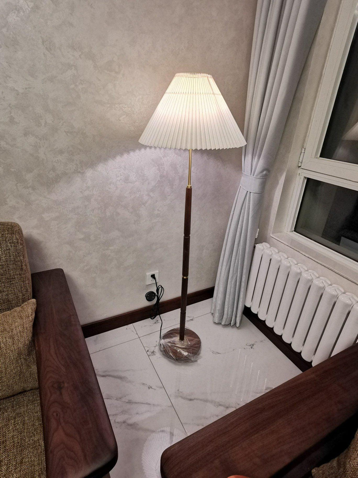 Syleina lámpara de pie minimalista de madera