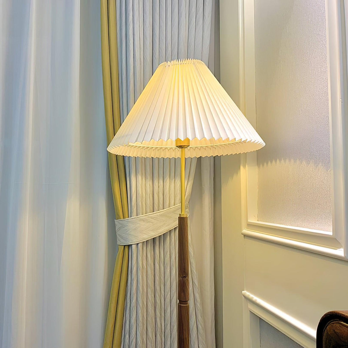 Syleina lámpara de pie minimalista de madera