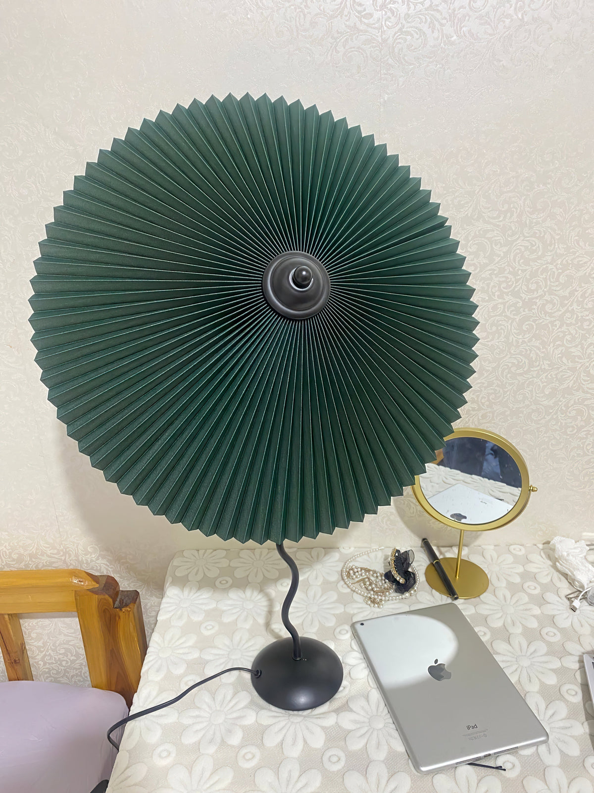 Krenis lámpara de mesa artística de tejido