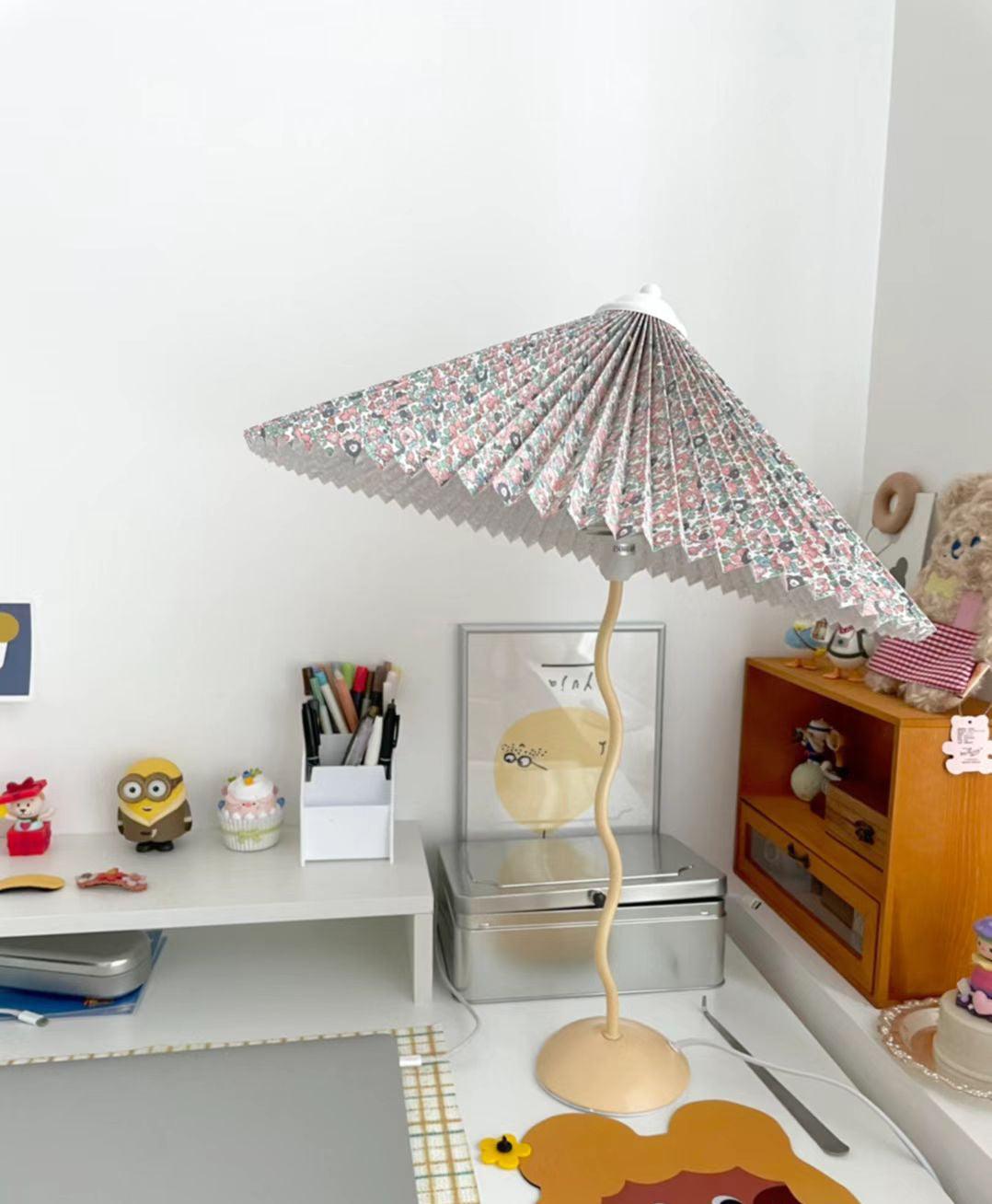 Krenis lámpara de mesa artística de tejido