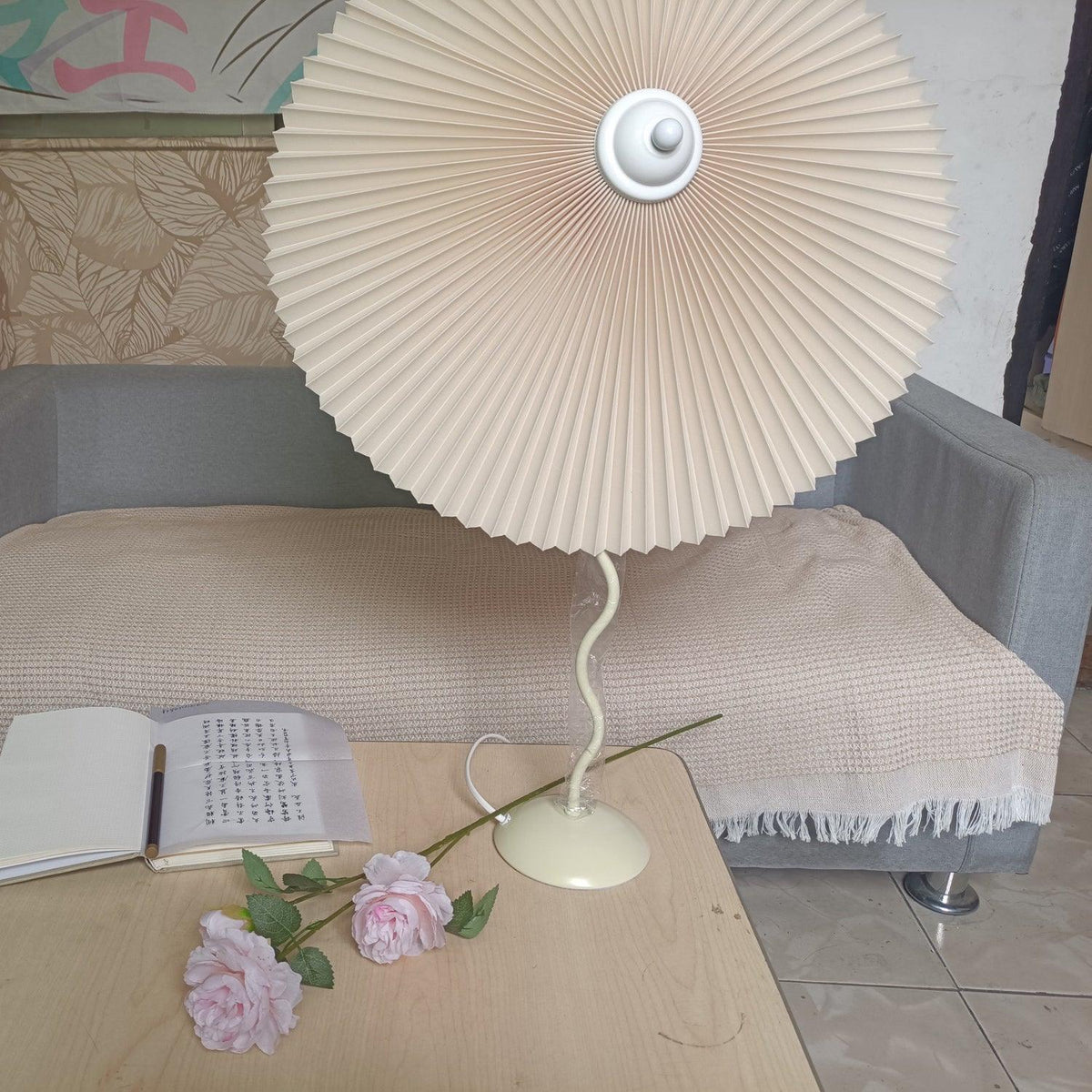 Krenis lámpara de mesa artística de tejido