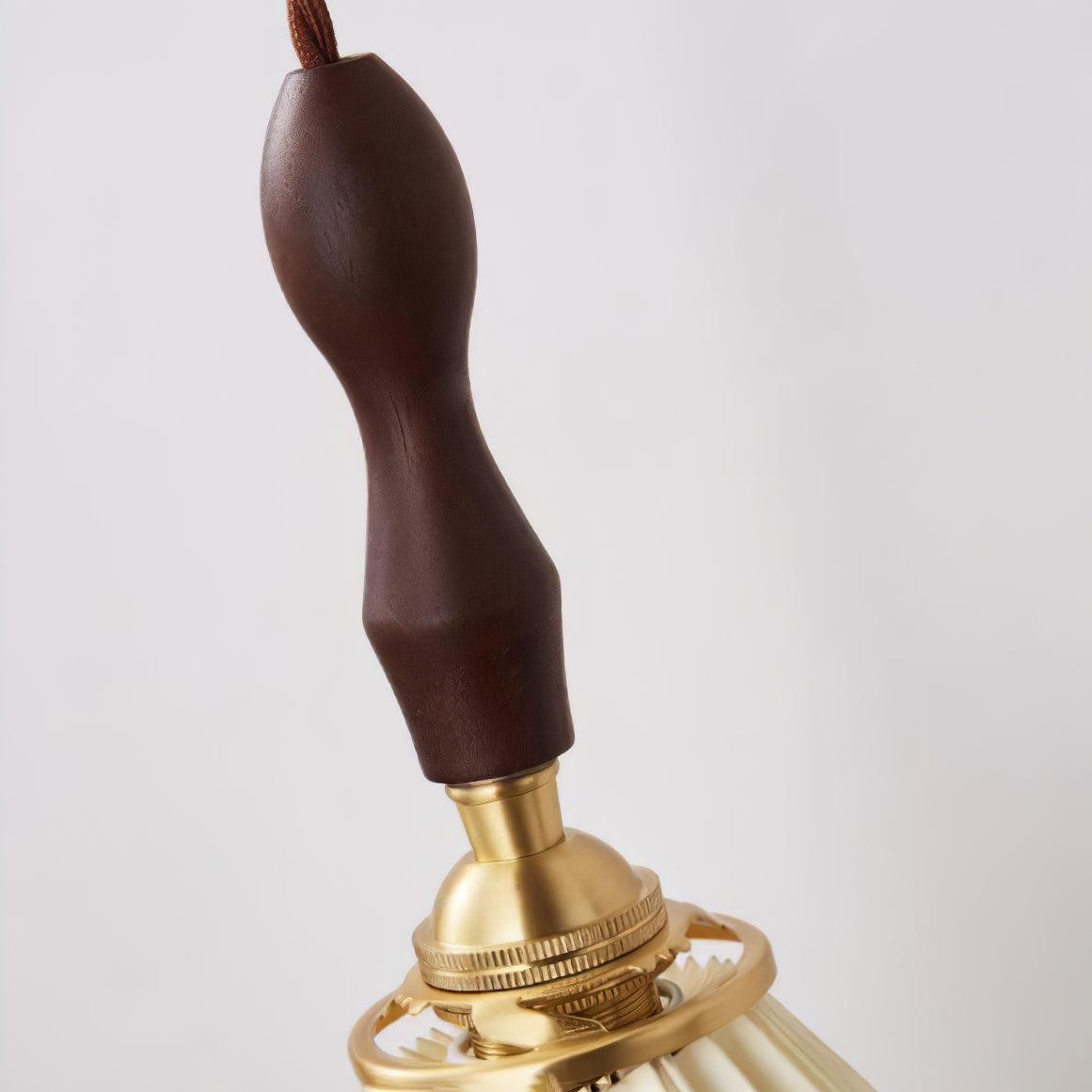 Mordan aplique de pared de madera de nogal con pantalla plisada elegancia Premium