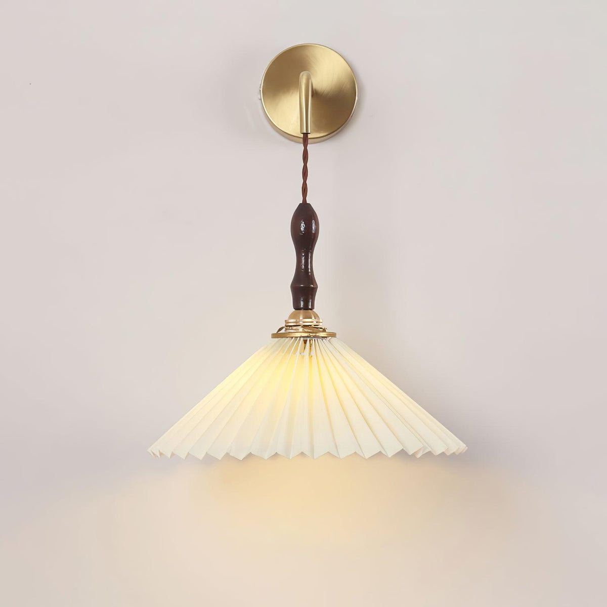 Mordan aplique de pared de madera de nogal con pantalla plisada elegancia Premium