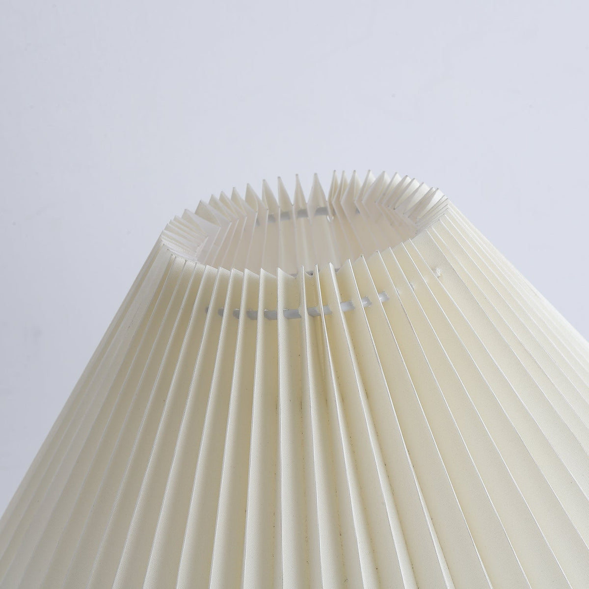Aiden lámpara de mesa moderna de madera
