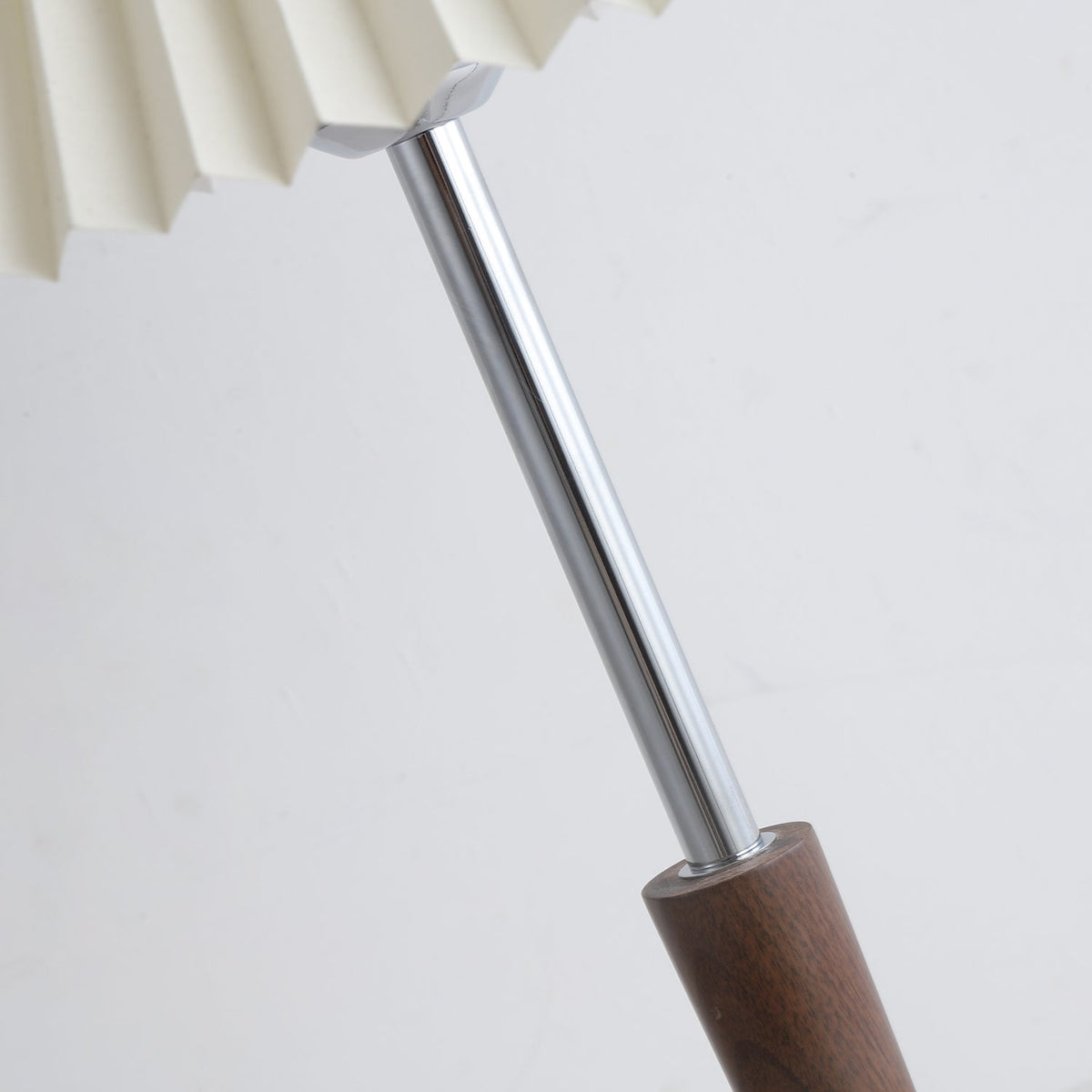 Aiden lámpara de mesa moderna de madera