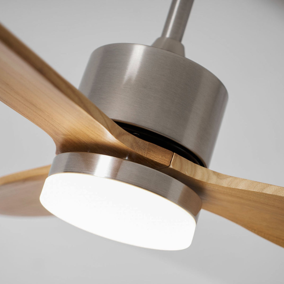 HushGlow ventilador de techo con luz