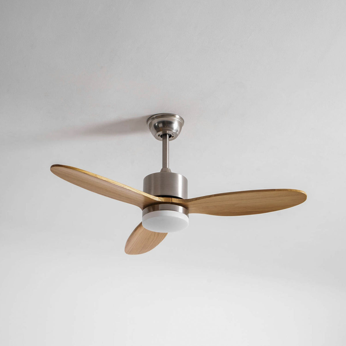HushGlow ventilador de techo con luz