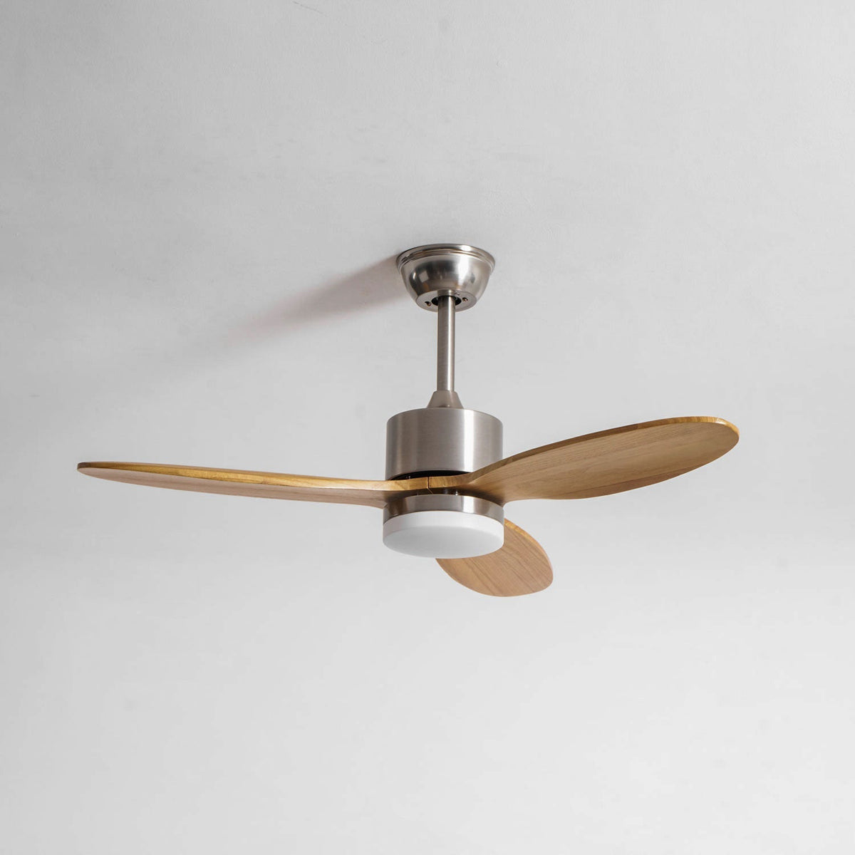 HushGlow ventilador de techo con luz