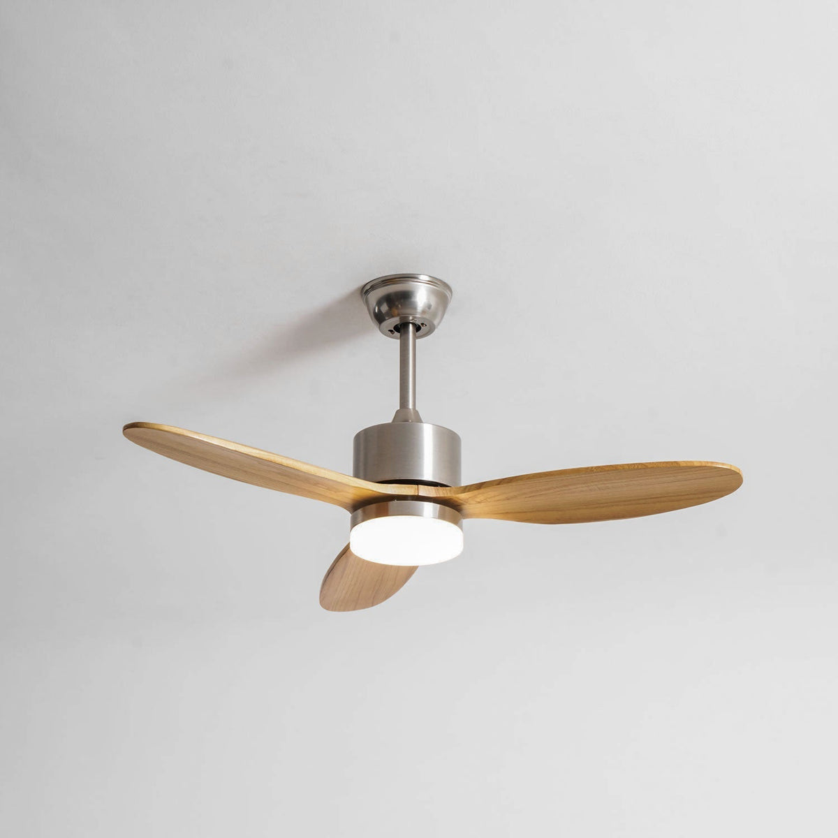 HushGlow ventilador de techo con luz