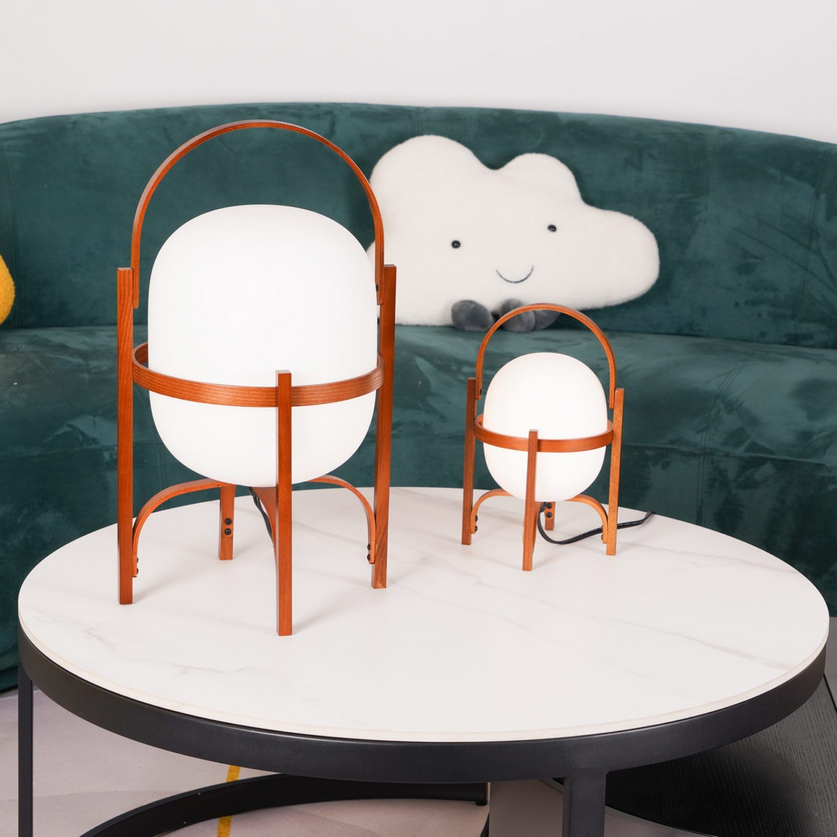 Lethra lámpara de mesa de madera y vidrio