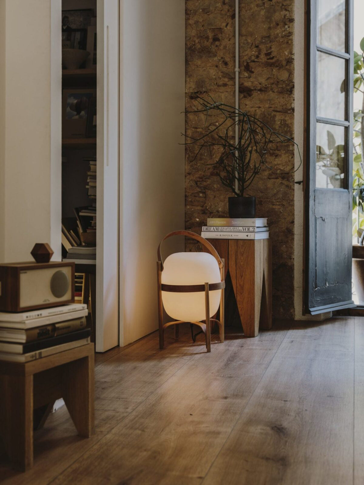 Lethra lámpara de mesa de madera y vidrio